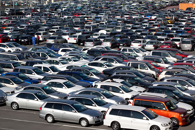 800px-Parking_lot_at_HAA_Kobe