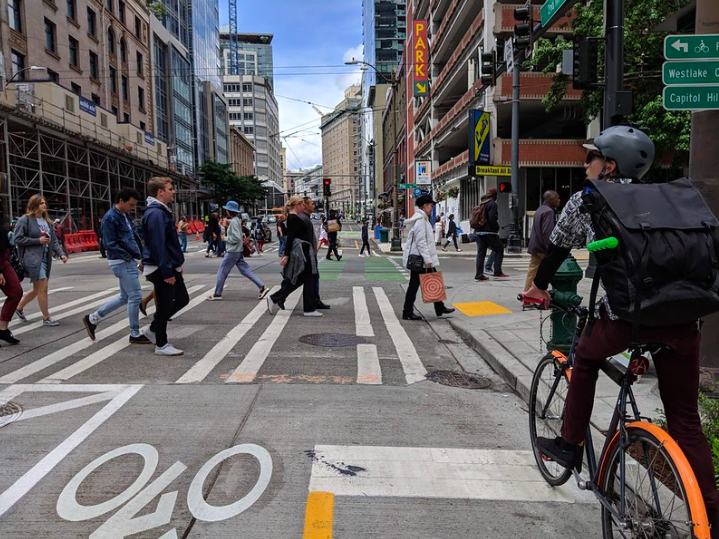 Seattle Study: Pedestrians Linger on Sidewalks, But Rarely Sit Down