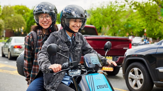 Revel Adds Safety Quiz — And a Mandatory Helmet Selfie — But New York Must Wait for Reboot