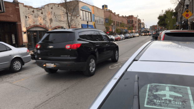 Study: Chicagoland Uber and Lyft drivers would benefit from becoming employees