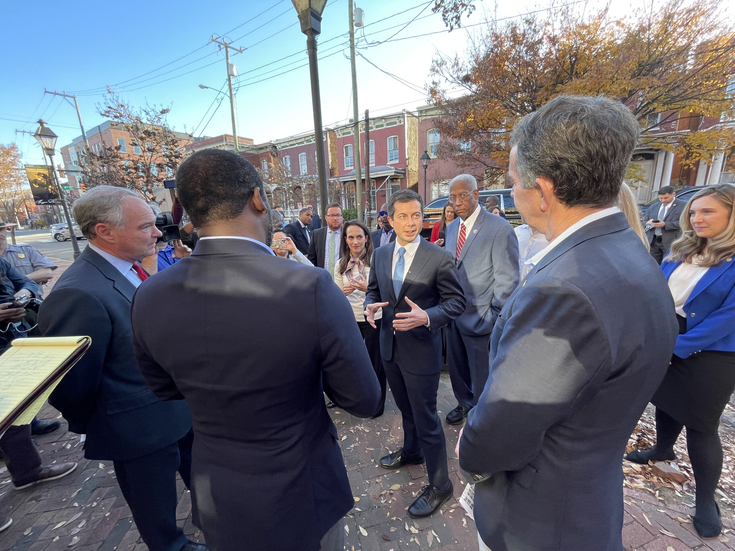U.S. Transportation Secretary Pete Buttigieg talks with Virginia state and local elected officials, including, from left, U.S. Sen. Tim Kaine, Mayor Levar Stoney, Gov. Ralph Northam and U.S. Rep. Don McEachin (background). Image: Wyatt Gordon for the Virginia Mercury.