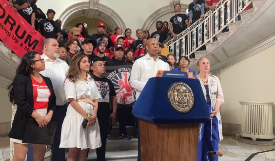 NYC Mayor Announces $20 Minimum Wage for Deliveristas