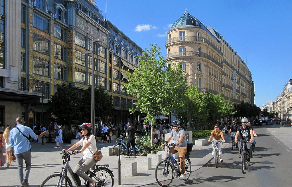 Friday’s Headlines Thrive With Women in Charge