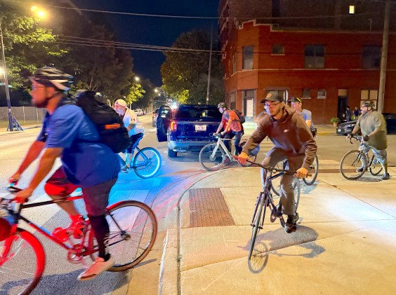 How Chicago Cyclists Are Protecting Immigrants During Trump’s ICE Crackdown