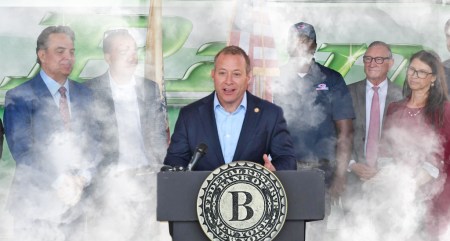 Should Residents Be Allowed To Ticket Trucks That Pollute The Air?